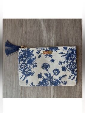 NEW Ipsy Blue Floral Makeup Bag